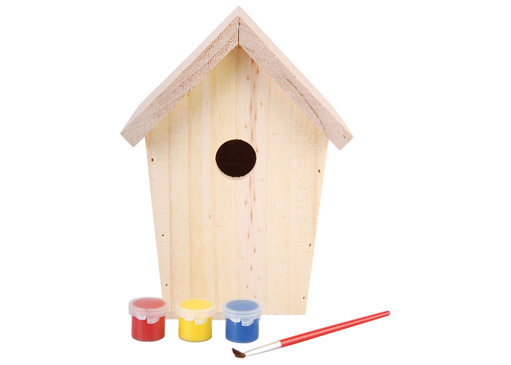 Un nichoir pour oiseaux fait maison, peint avec de la peinture